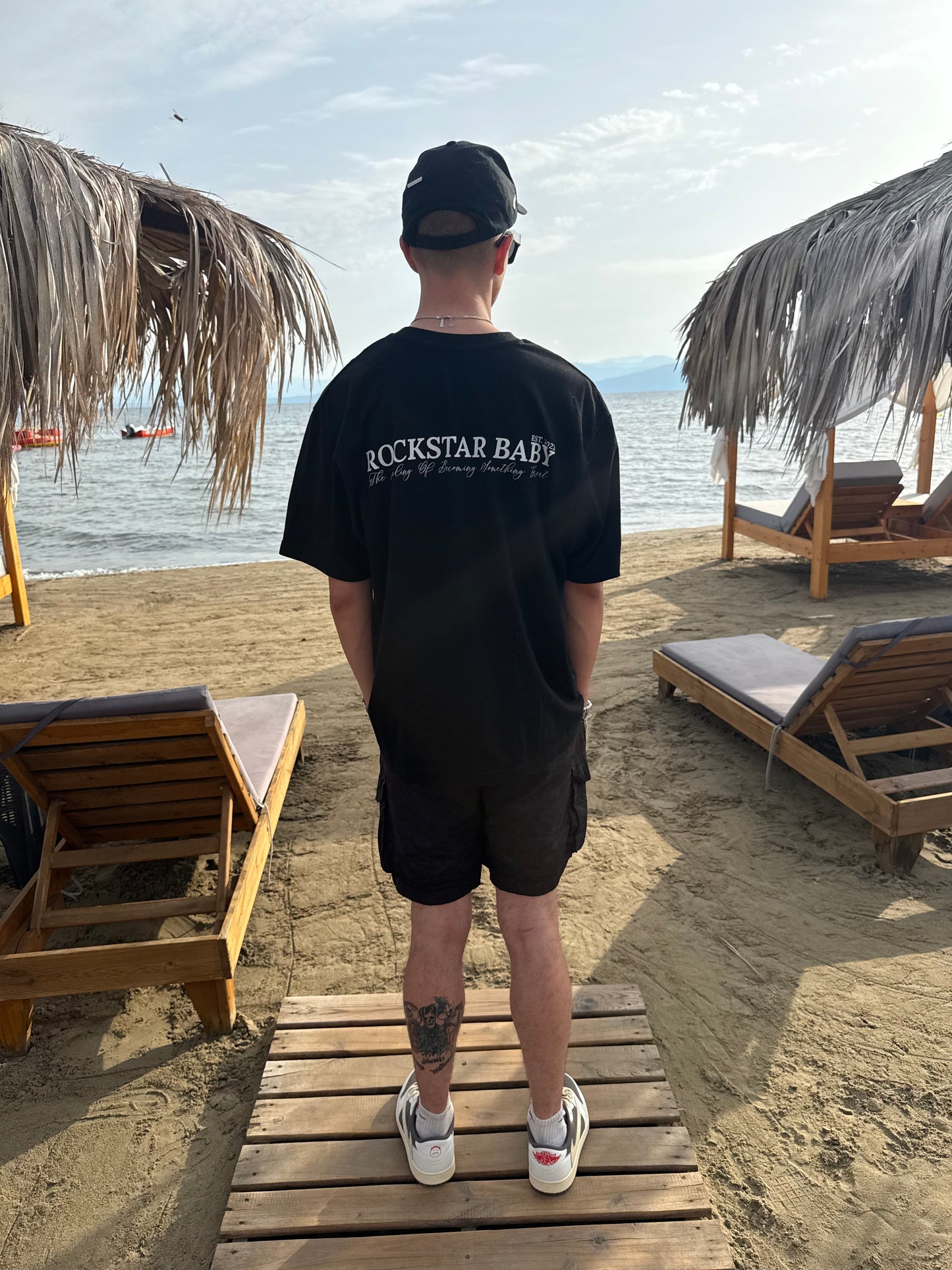 Signature Oversized T-shirt - BLACK