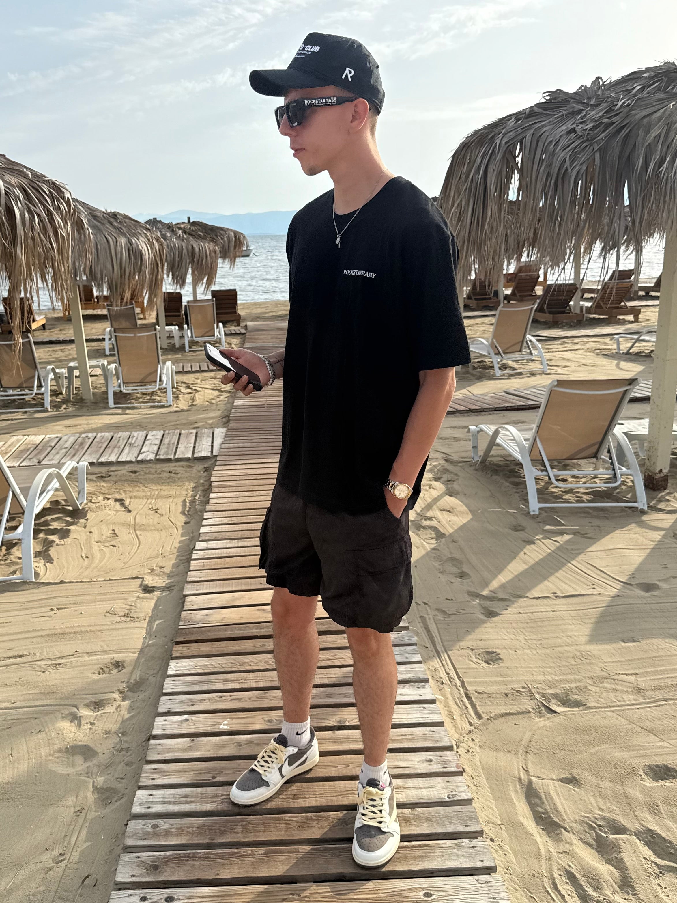 Signature Oversized T-shirt - BLACK